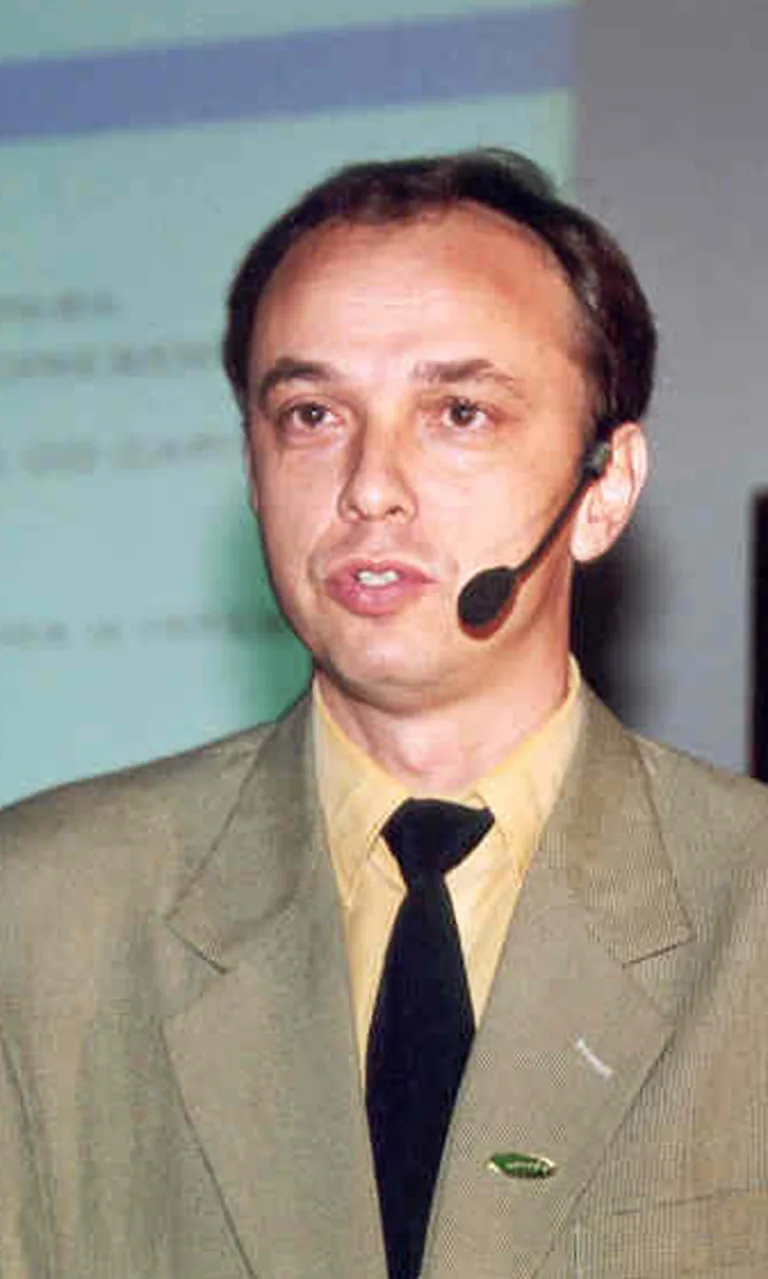 Apresentação do Consistem ERP reformulado para clientes em 2000
